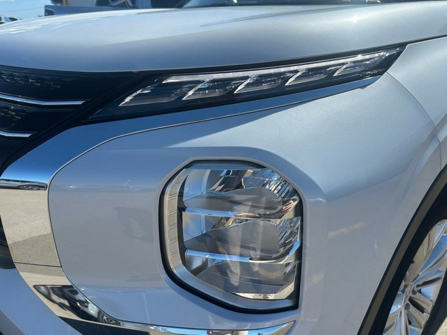 2022 MY23 Mitsubishi Outlander ZM ES SUV Image 12