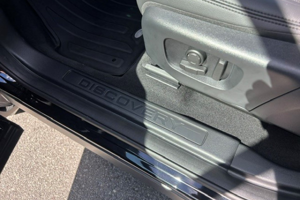 2025 MY25.5 Land Rover Discovery Sport L550 P200 S SUV Image 13