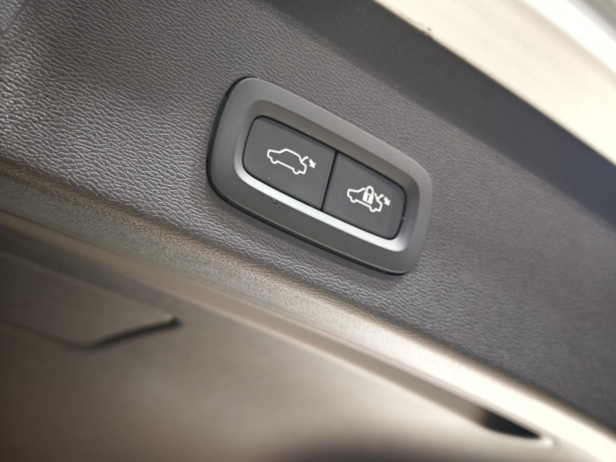 2025 Volvo XC40 XZ Plus B4 SUV Image 28