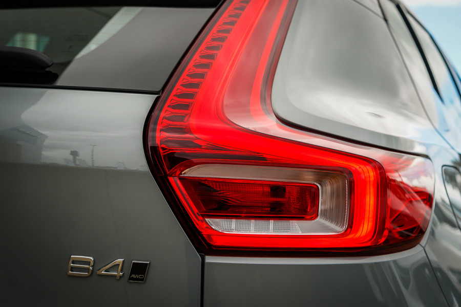 2024 MY25 Volvo XC40 XZ Ultra B4 Dark SUV Image 12