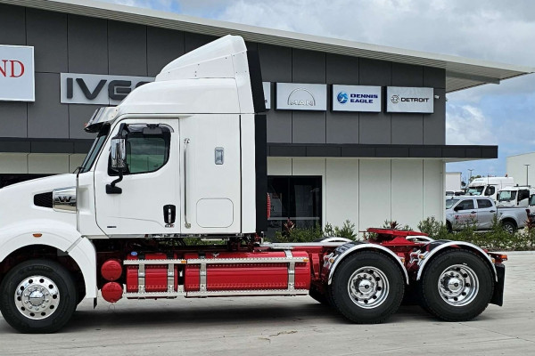 2024 Western Star 48x Cab Chassis Image 4