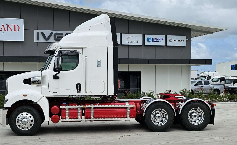 2024 Western Star 48x Cab Chassis Image 4