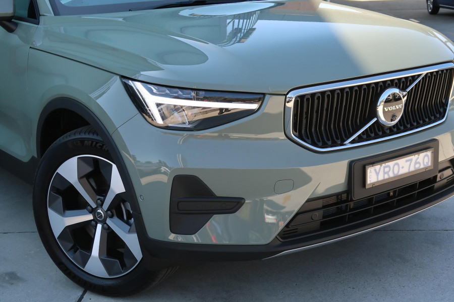 2024 Volvo XC40 XZ Plus B4 SUV Image 8