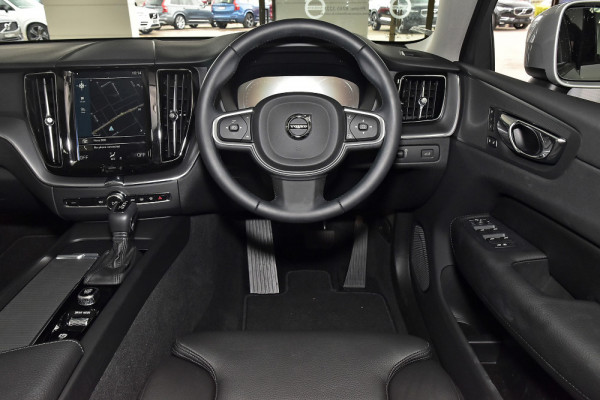 2020 Volvo XC60 UZ D4 Momentum Suv Image 4