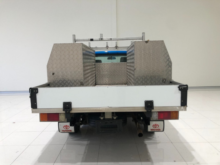 2013 Toyota HiLux TGN16R Workmate Cab chassis Image 5