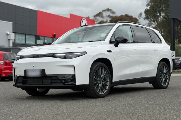 2025 Leapmotor C10 B11 REEV Ultra Hybrid Design Wagon Image 13