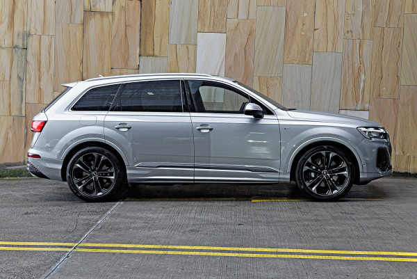 2026 Audi Q7 4M TFSI 250kW S line SUV image 3