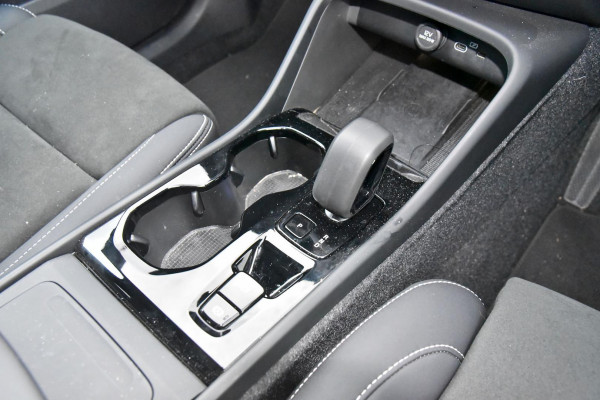 2025 MY26 Volvo XC40 XZ Ultra B4 Dark SUV Image 10