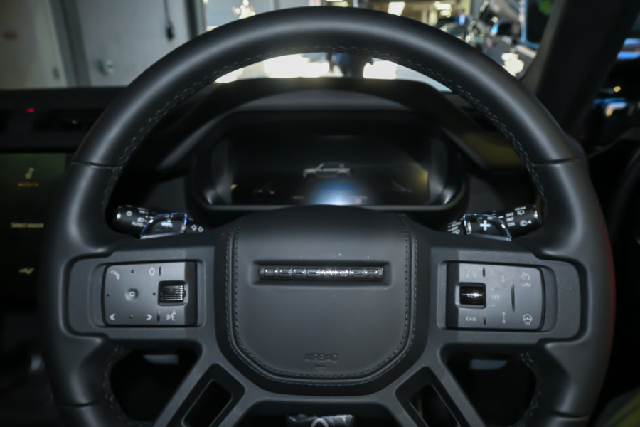 2026 Land Rover Defender L663 110 P635 OCTA Black SUV