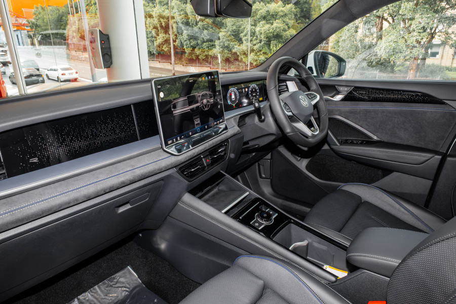 2025 MY26 Volkswagen Tayron R4 195TSI R-Line SUV Image 8