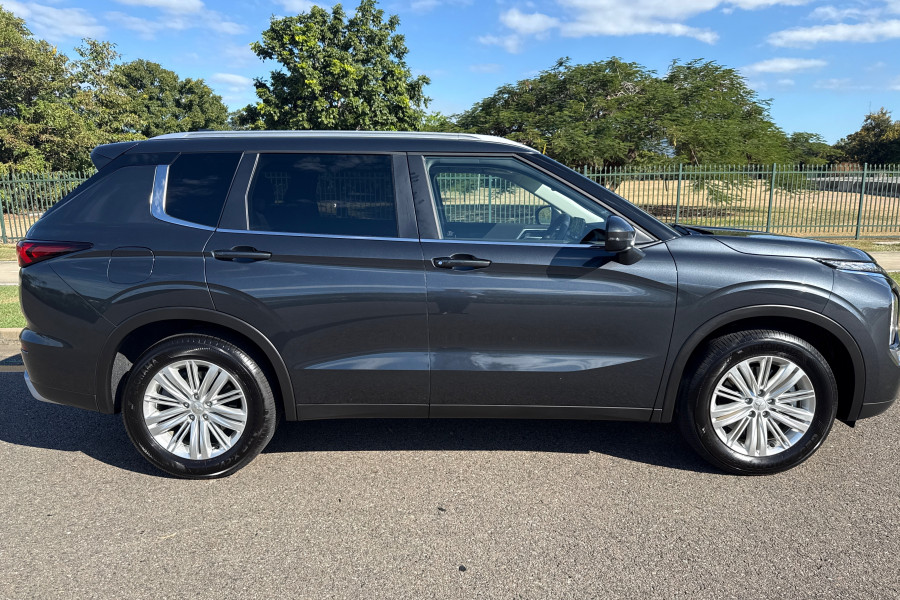 2024 Mitsubishi Outlander ZM LS SUV Image 8