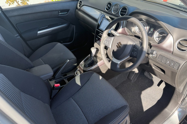 2024 Suzuki Vitara Wagon Image 8
