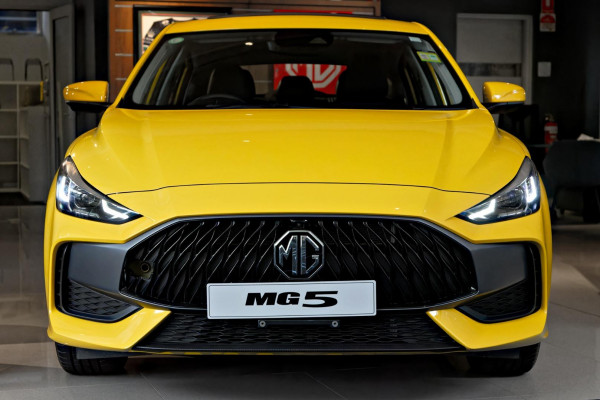 2023 MG MG5  Essence Sedan