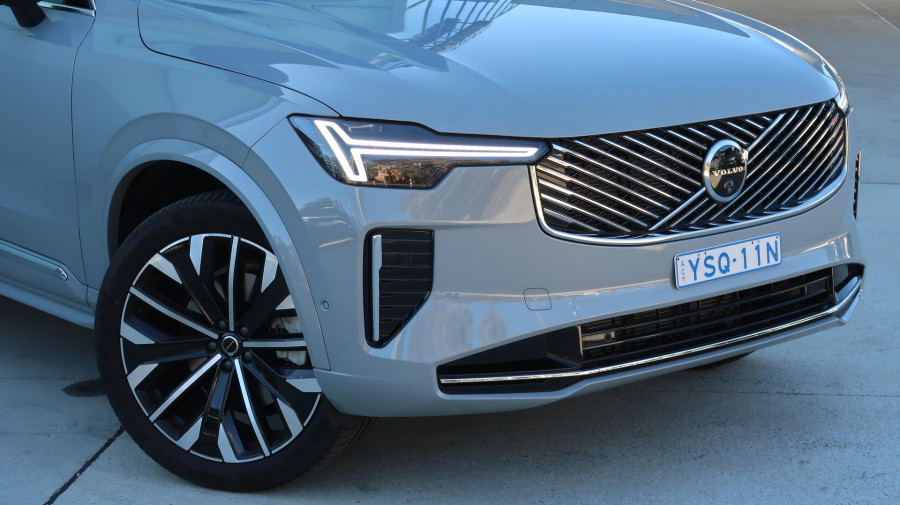 2025 Volvo XC90 L Series Ultra B5 Bright SUV Image 11