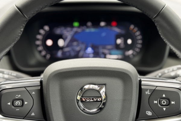 2025 Volvo XC40 XZ Plus B4 SUV Image 14