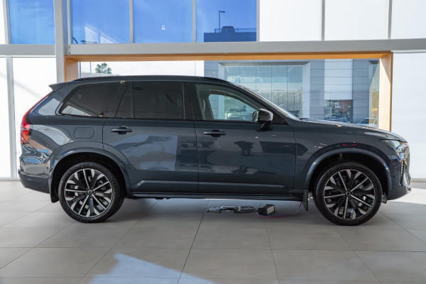 2026 Volvo XC90 L Series Ultra B5 Dark SUV Image 9