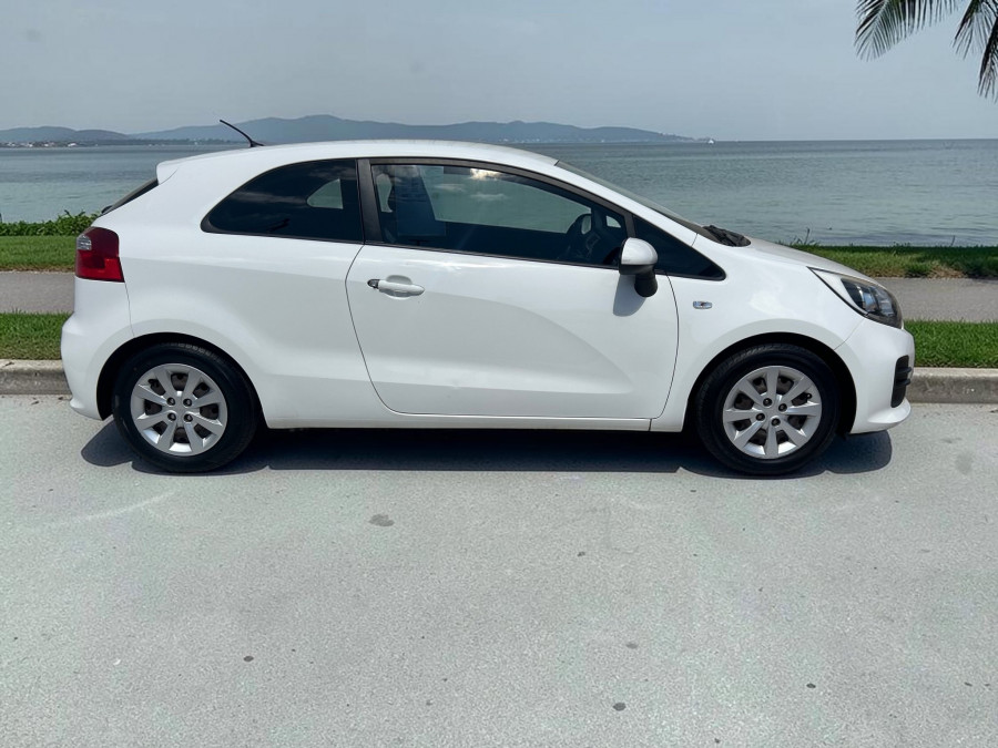 2015 Kia Rio UB S Hatch Image 3