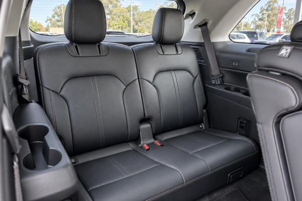 2025 Mazda CX-80 KL P50e Touring SUV Image 19
