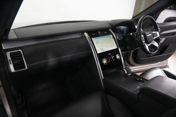 2024 Land Rover Discovery Series 5 P360 Dynamic SE SUV Image 9