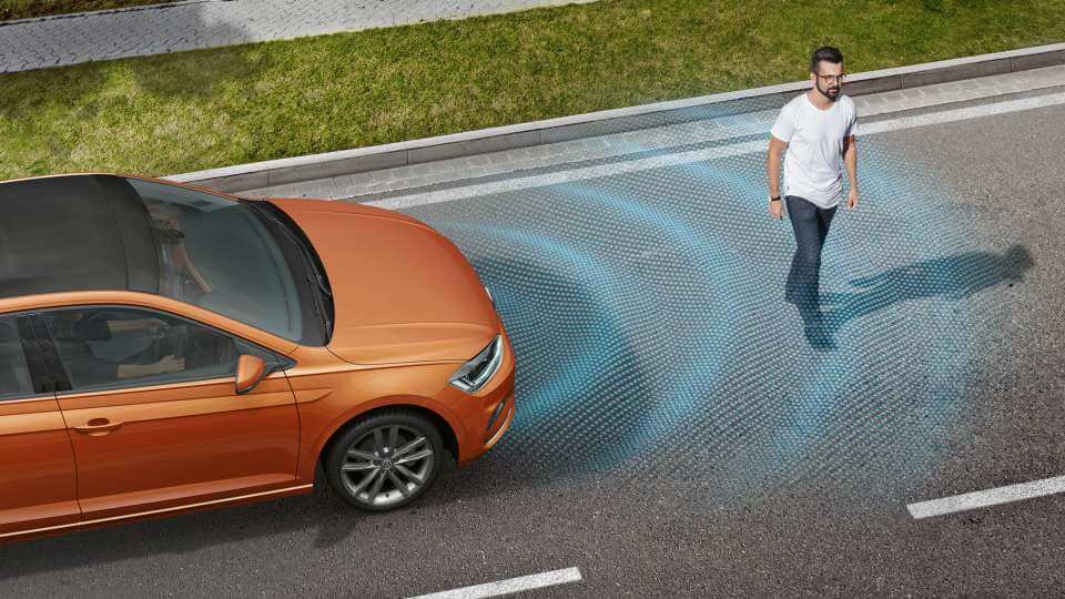 Front Assist with Pedestrian Monitoring Image