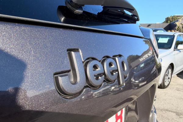 2022 Jeep Cherokee KL S-Limited SUV Image 13