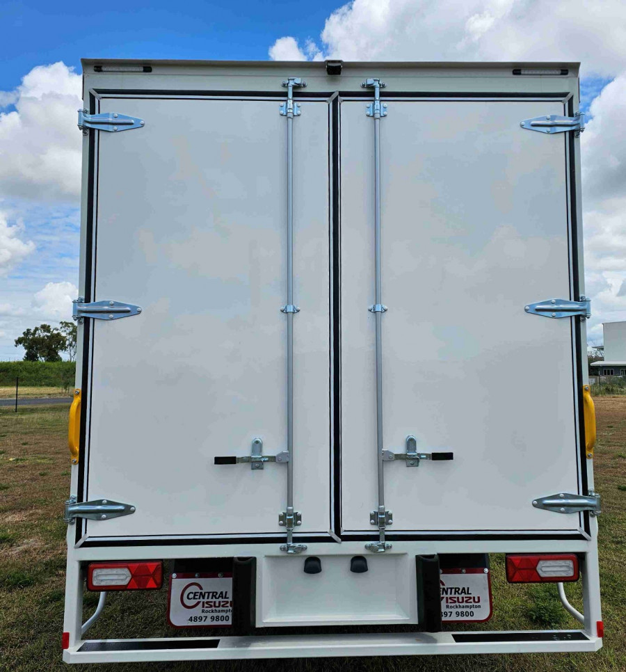 2025 Isuzu  NQR 88/80-190 AM D42 FREIGHT Curtainsider Image 6
