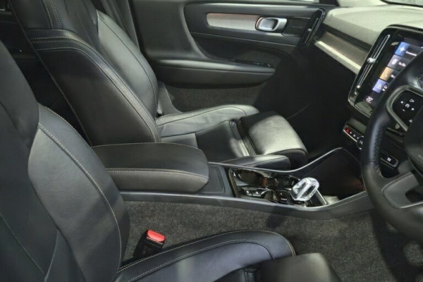 2022 Volvo XC40 XZ T4 Inscription SUV Image 12