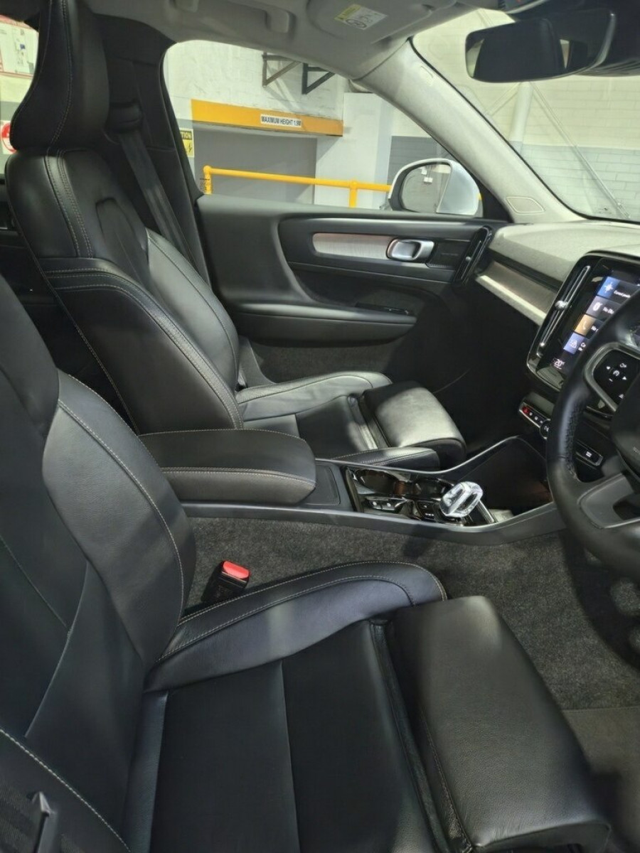 2022 Volvo XC40 XZ T4 Inscription SUV Image 12