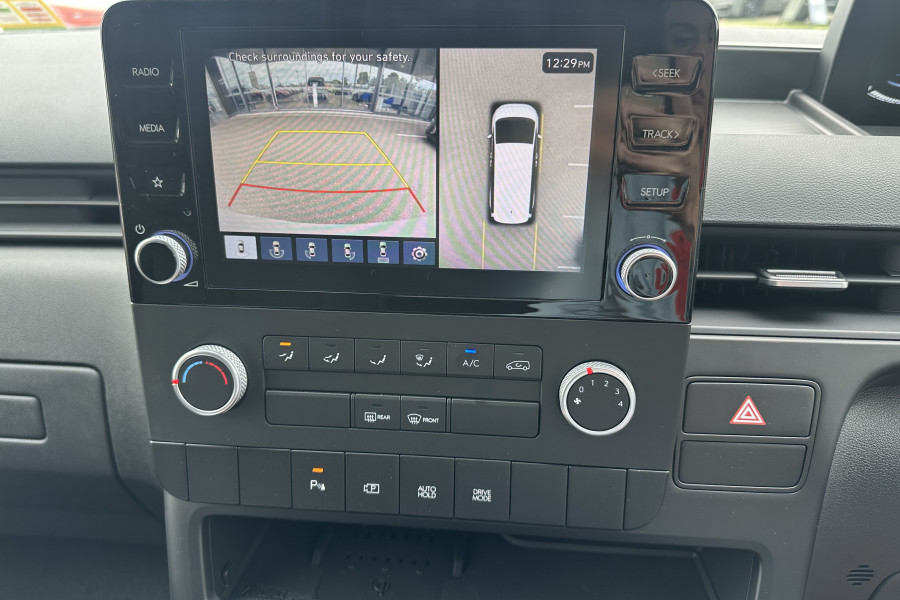 2025 Hyundai Staria Load US4.V3  Van Image 11