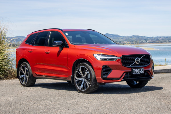 2022 Volvo XC60 T8 RECHARGE PHEV Ultimate SUV