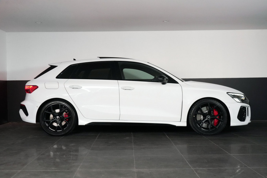 2023 Audi RS 3 Hatch Image 4