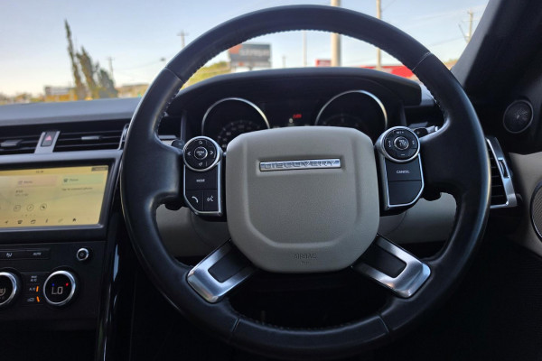 2018 Land Rover Discovery Series 5 SE SUV Image 20