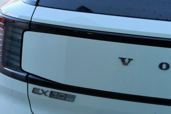 2025 Volvo EX30  Single Motor Extended Range Ultra SUV Image 22
