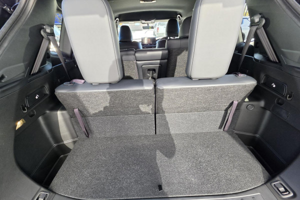 2026 Mitsubishi Outlander ZM Black Edition SUV Image 32