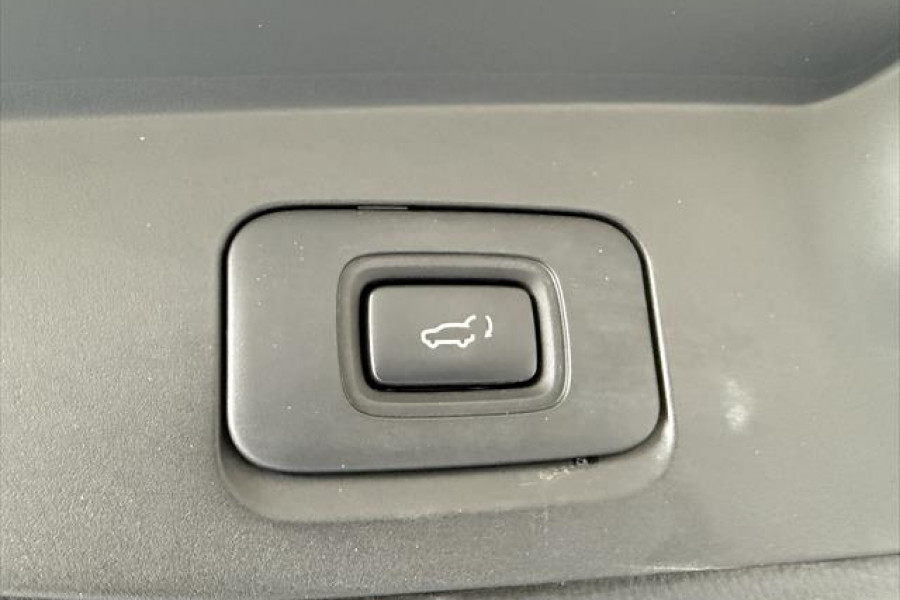 2022 Isuzu MU-X RJ LS-T SUV Image 12