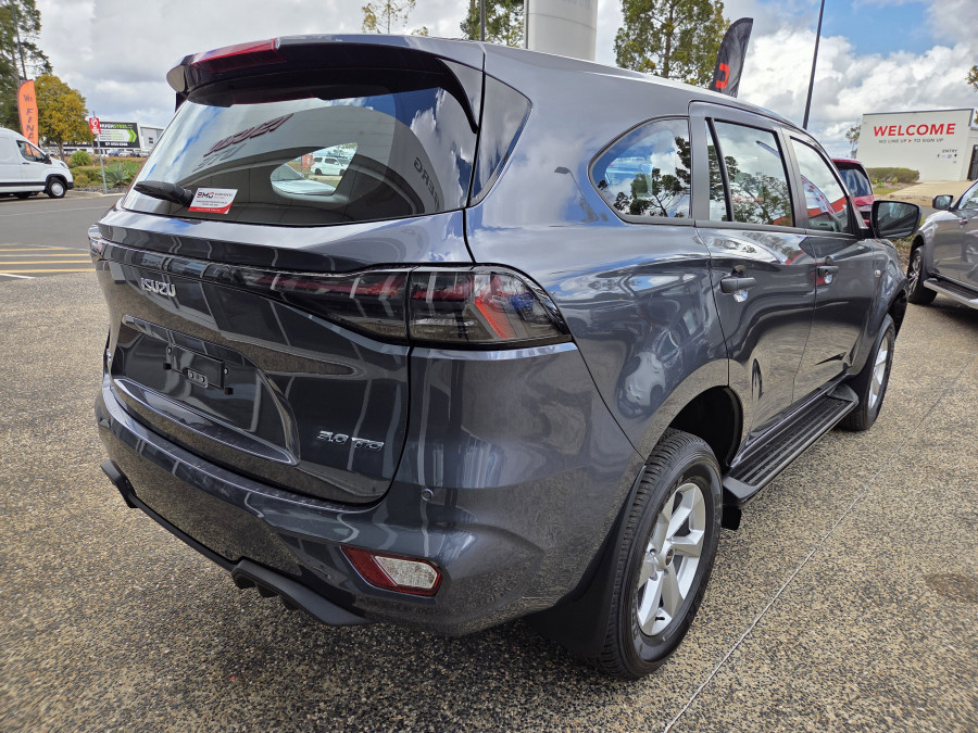 2026 Isuzu MU-X RJ LS-M SUV Image 3