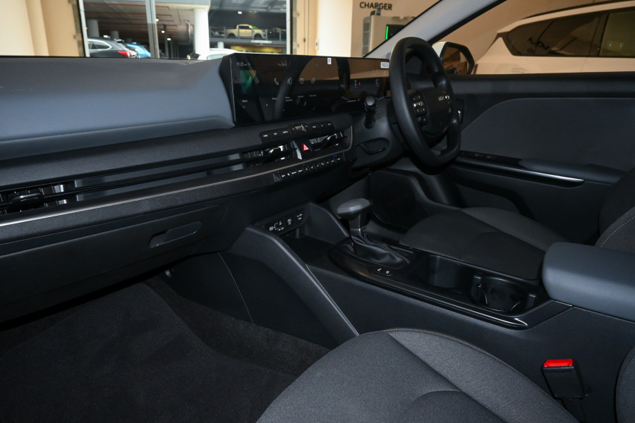 2025 Kia K4 CL4m S Sedan Image 8