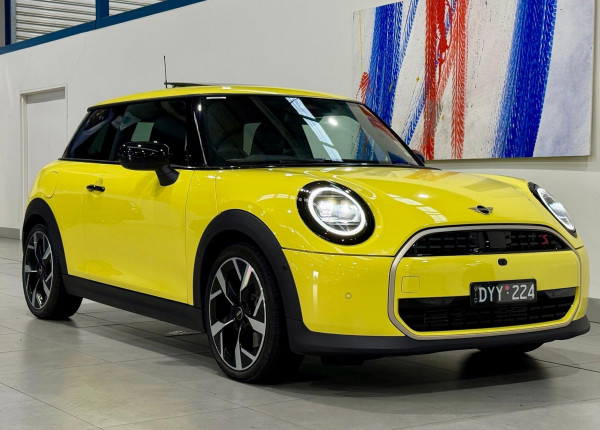 2025 MINI Cooper F65 S Favoured Hatch image 3