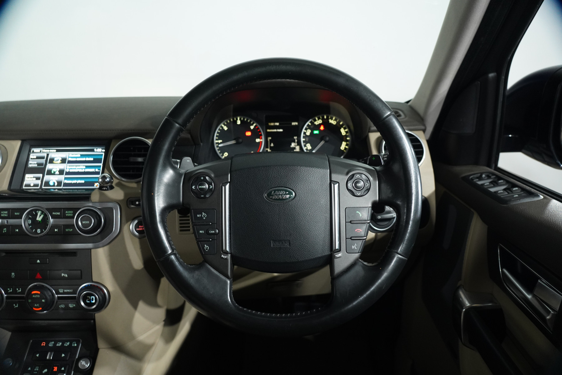 2015 Land Rover Discovery 3.0 Tdv6 SUV Image 14