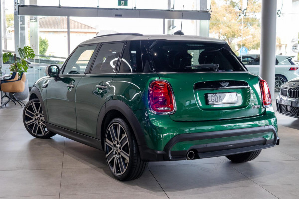 2023 MINI Cooper F55 LCI-2 C Classic Hatch image 2
