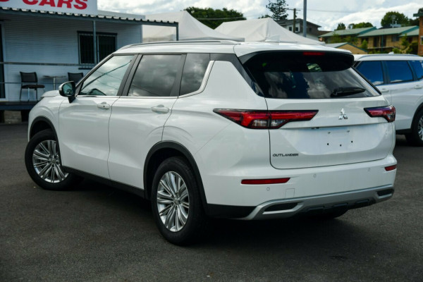 2024 Mitsubishi Outlander ZM LS SUV Image 2