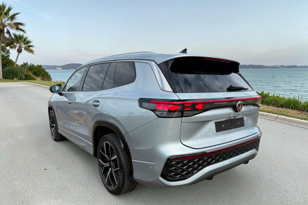 2025 MY26 Volkswagen Tayron R4 195TSI R-Line SUV Image 7