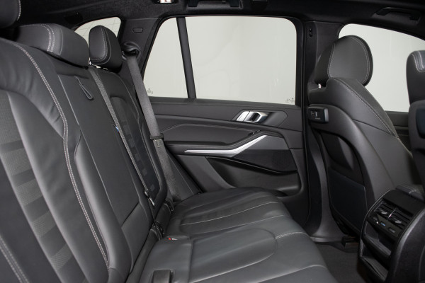 2021 BMW X5 xDrive30d SUV image 3