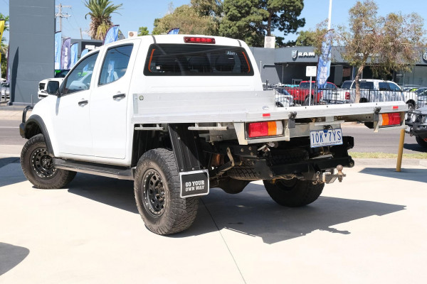 2018 Isuzu D-MAX  SX Cab Chassis Image 2
