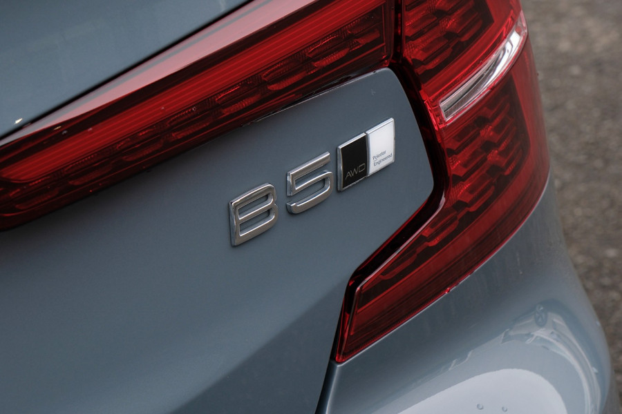 2022 Volvo S60  B5 Inscription Sedan Image 24