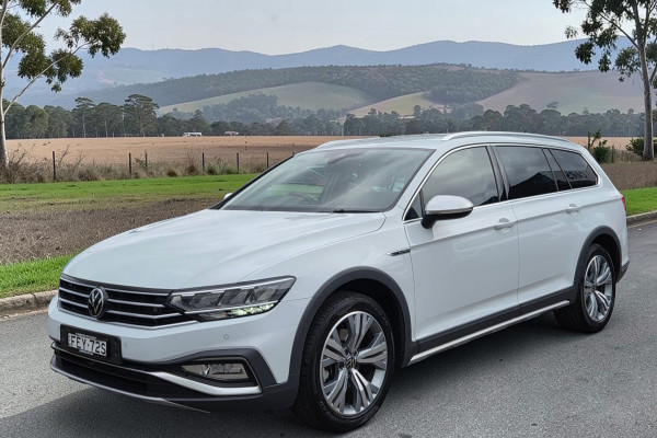 2023 Volkswagen Passat B8 Alltrack 162TSI Wagon Image 3