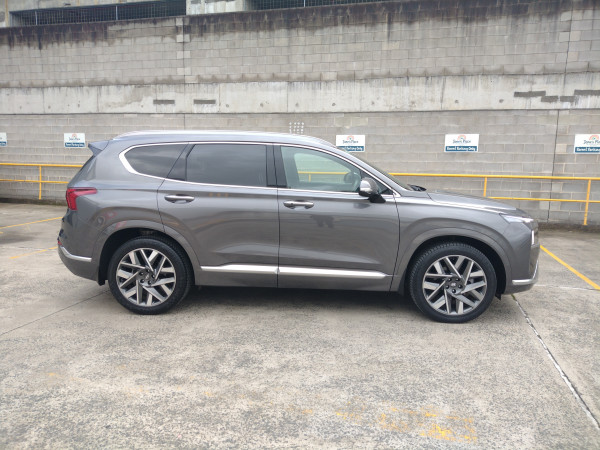2023 Hyundai Santa Fe TM.V4 Highlander SUV image 10