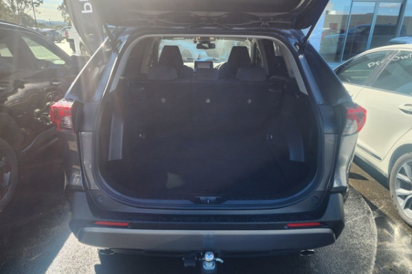 2021 Toyota RAV4 74257102A GXL SUV Image 5