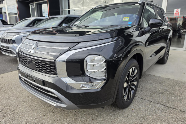 2026 MY25 Mitsubishi Outlander ZM LS SUV Image 5