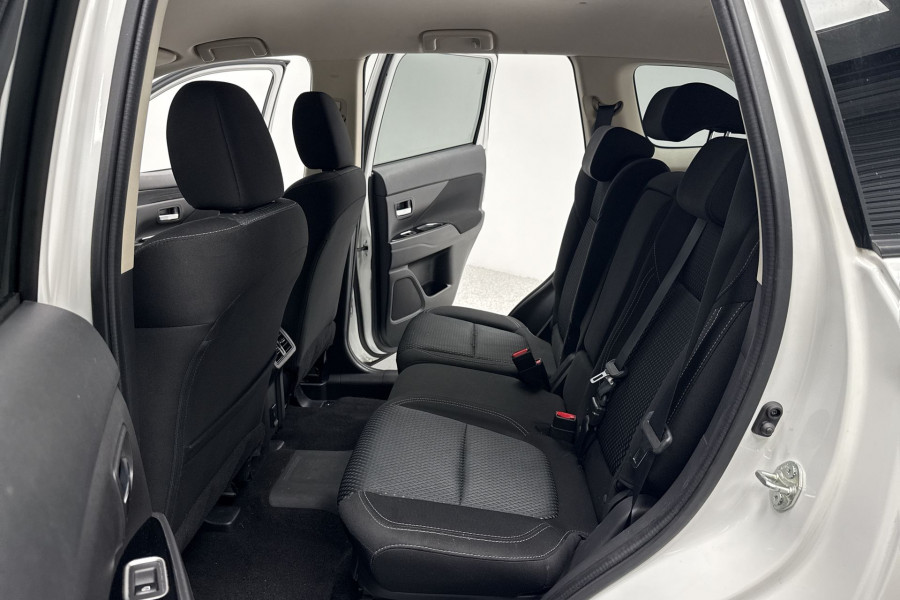2020 Mitsubishi Outlander ZL PHEV ES SUV Image 13